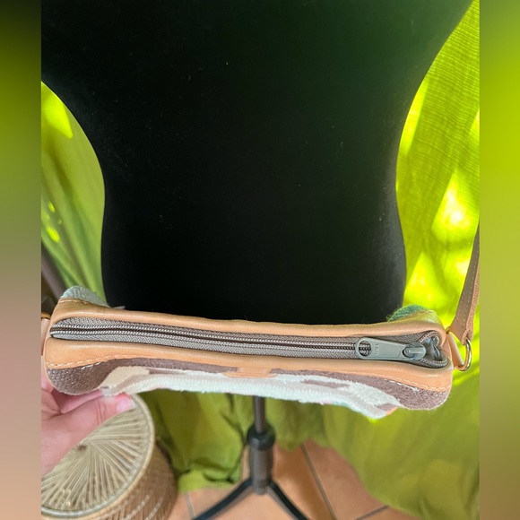 The Elephant Walk Purse - Picture 5 of 9